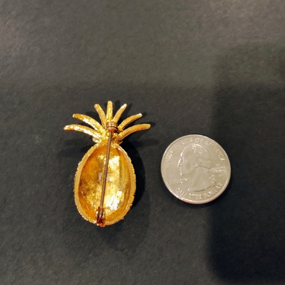Vintage Pineapple Brooch Gold Tone - Picture 2 of 2